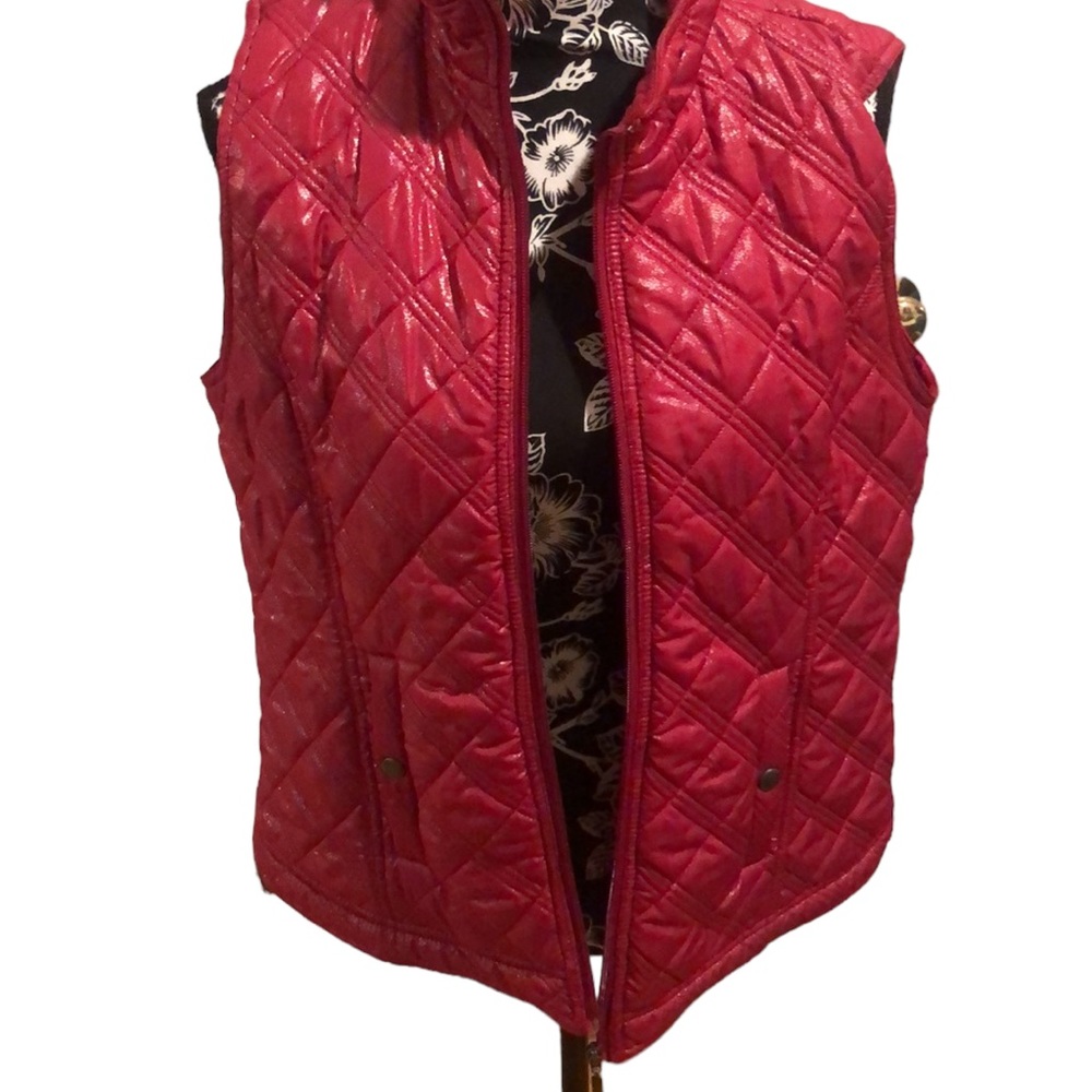Chico’s size large red quilted vest with slight metallic sheen NWOT